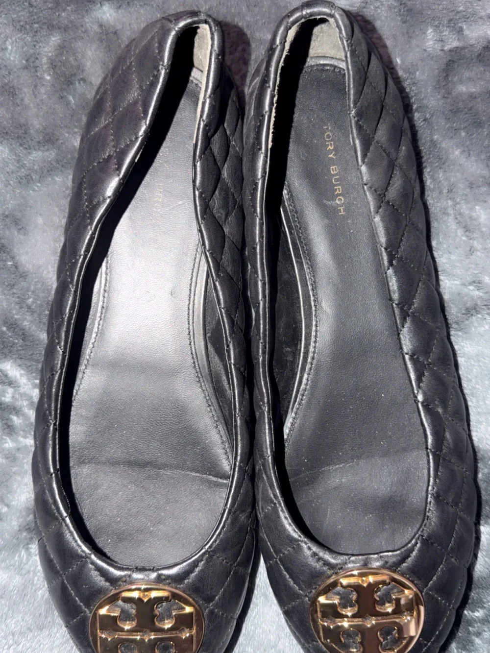 Tory Burch Black Quilted Leather Flats with Gold Logo Medallion - Size 11 - Picture 3 of 4